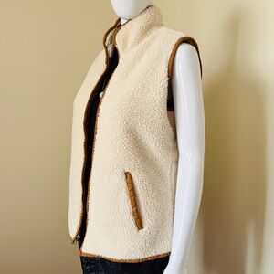 Women's Old Navy Cream Sherpa Vest Size M